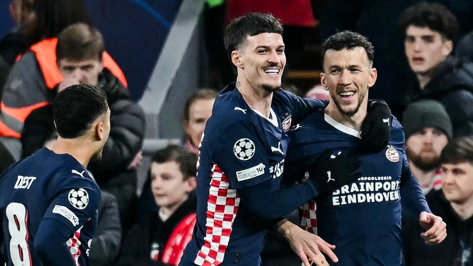 گل اول آیندهوون به لیورپول (پریسیچ)