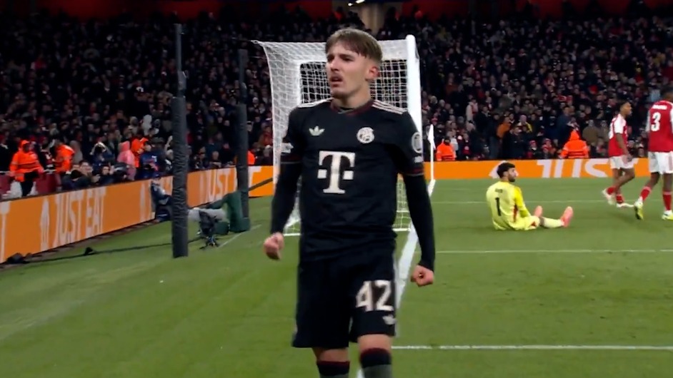 گل اول بایرن مونیخ به آرسنال (کارل)