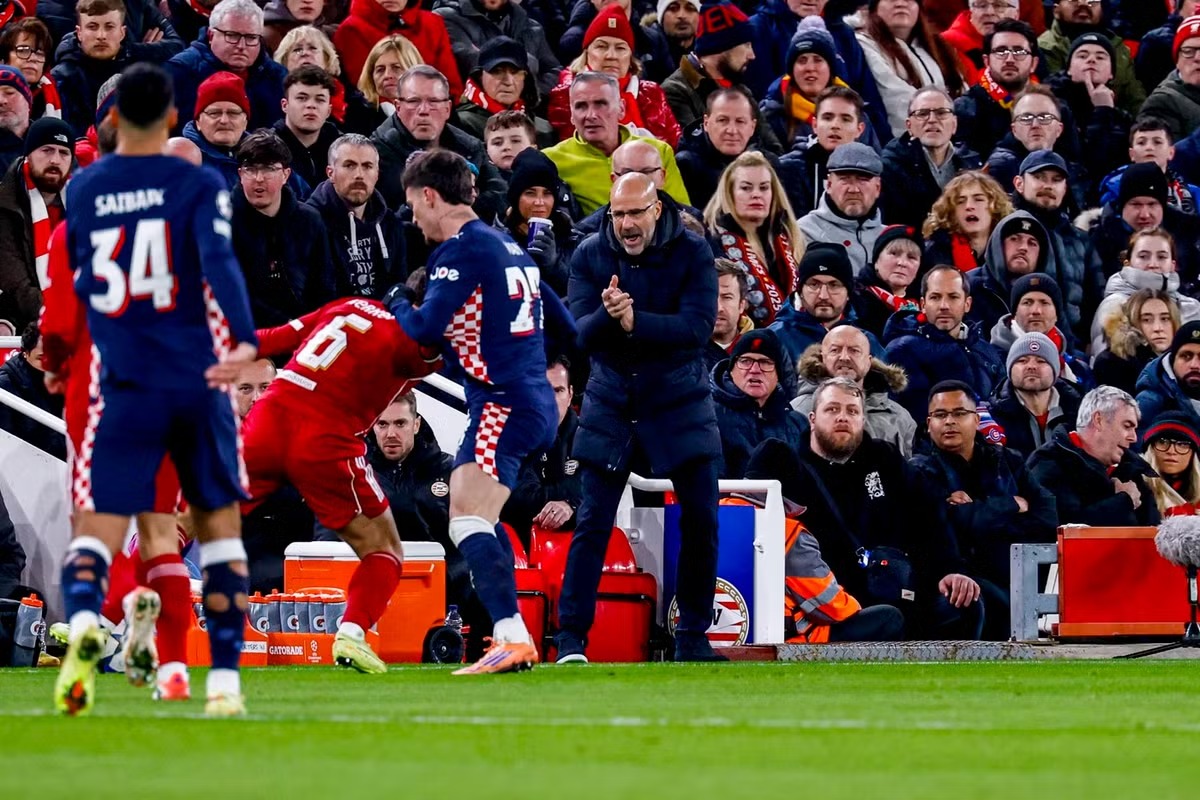 سرمربی آیندهوون: پیروزی برابر لیورپول فراتر از رؤیا بود