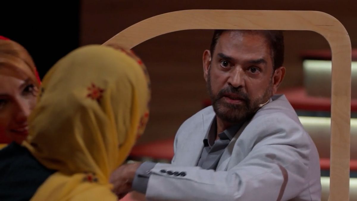 مزاحمت خودرویی دو خانم بازیگر برای فیروز کریمی