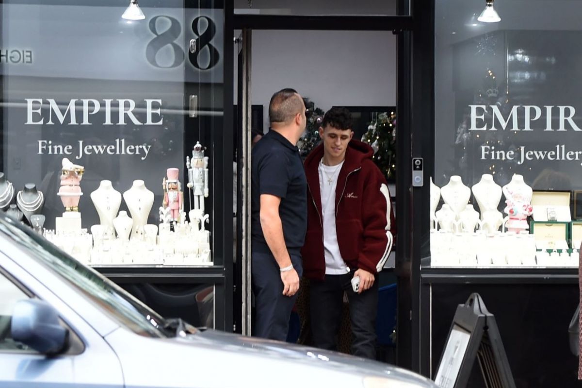 الماس منچسترسیتی لباس دامادی می‌پوشد!