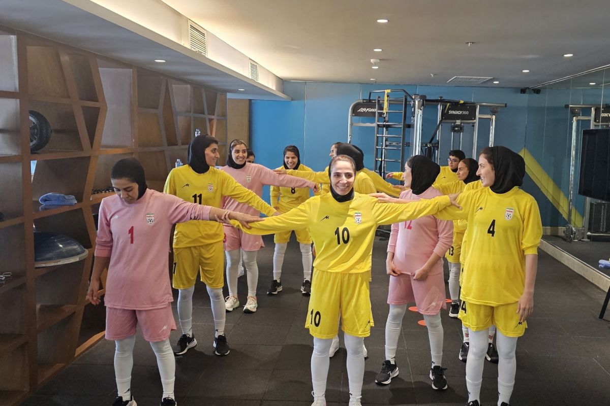 تمرین سبک پیش از بازی با ایتالیا در سالن جیم