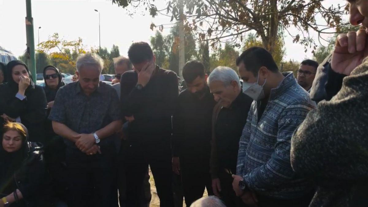روایتی از مراسم تشییع پیکر زنده‌یاد یحیی حسینی، پدر مجتبی حسینی سرمربی آلومینیوم