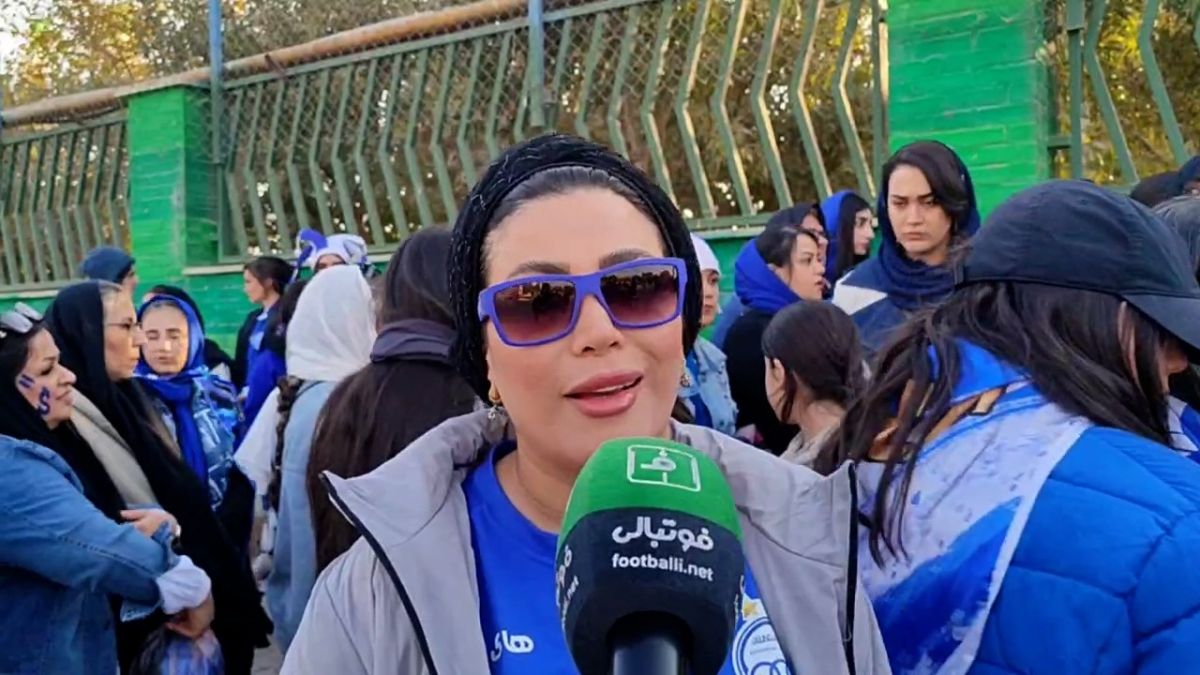 گفت و گو با بانوان هوادار استقلال قبل از بازی با فولاد