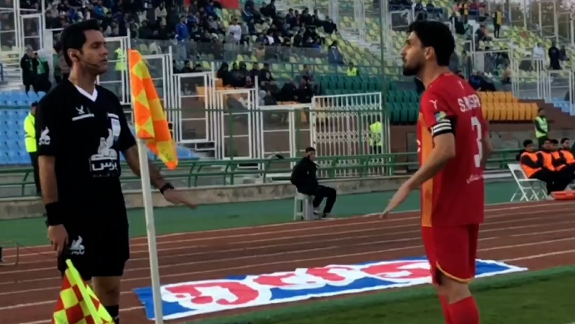 اعتراض‌های ساسان انصاری به کمک داور بازی استقلال و فولاد