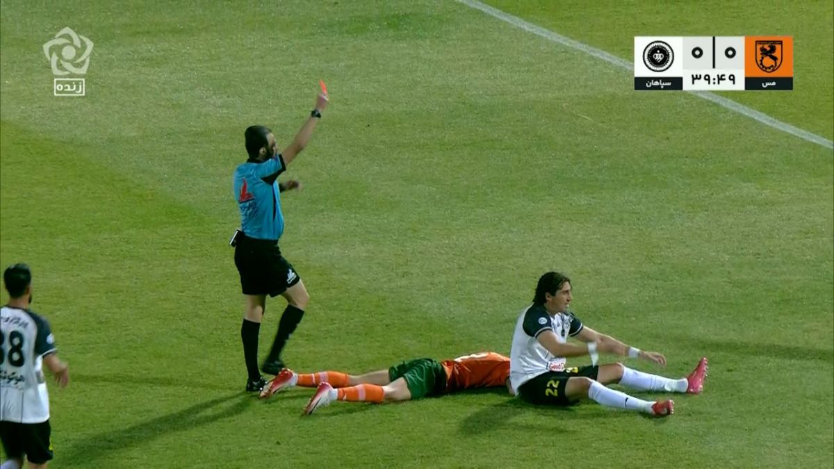 اخراج مستقیم بازیکن مس رفسنجان مقابل سپاهان