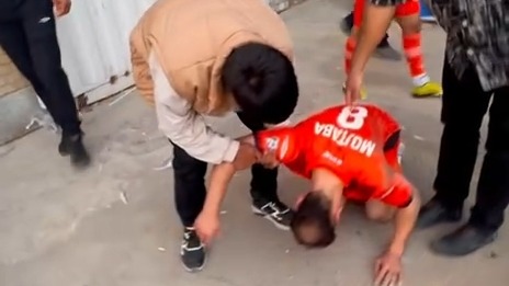 فراتر از باورنکردنی/ زد و خورد و گاز اشک آور در دیدار فوتسال گهر زمین سیرجان و مس سونگون