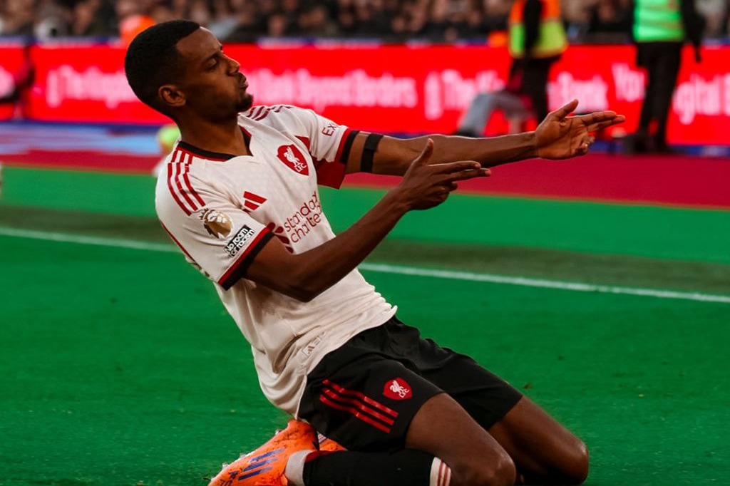 فرار موقت لیورپول از بحران و آرنه اسلات از اخراج