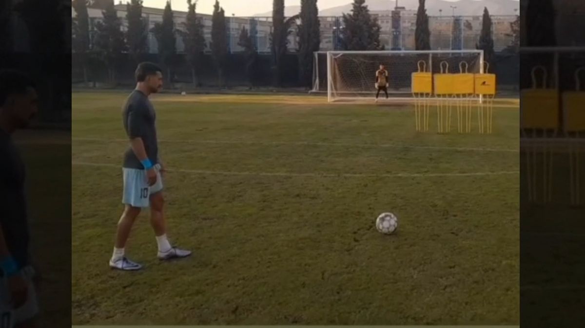 تمرین ضربه آزاد رامین رضاییان در فاصله ۴ روز تا دربی