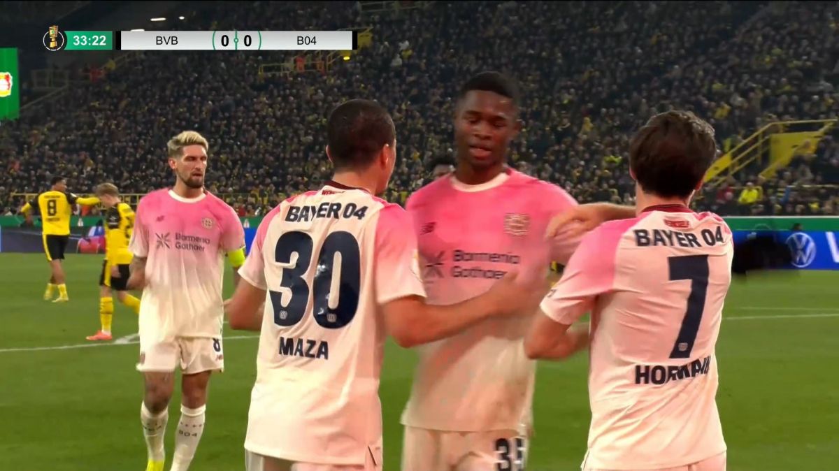 گل اول بایرلورکوزن به دورتموند (ابراهیم مازا)