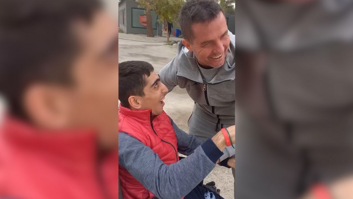 دیدار تعدادی از بازیکنان و اعضای باشگاه پرسپولیس با هوادار کم توان این تیم