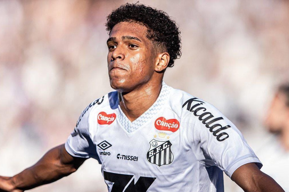 بارسلونا به دنبال جذب مدافع آیندهدار سانتوس