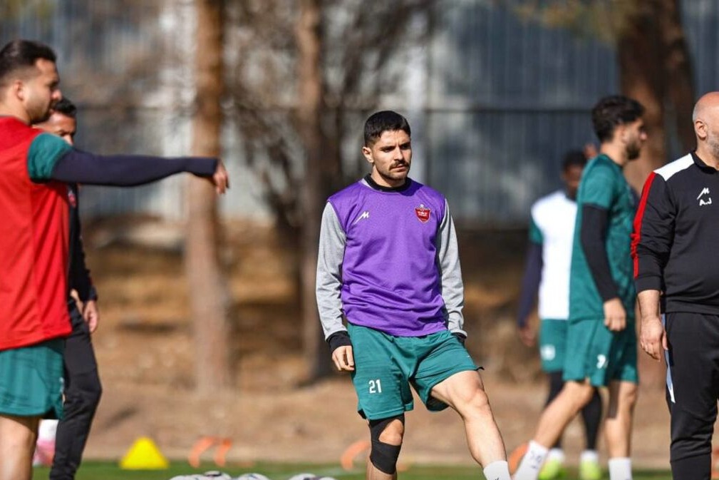 عکس؛ مهاجم پرسپولیس مقابل استقلال با ظاهر جدید