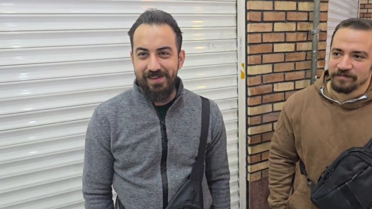 کری هوادار پرسپولیس با همکارش: هشت سال است در دربی رنگ برد را ندیدند