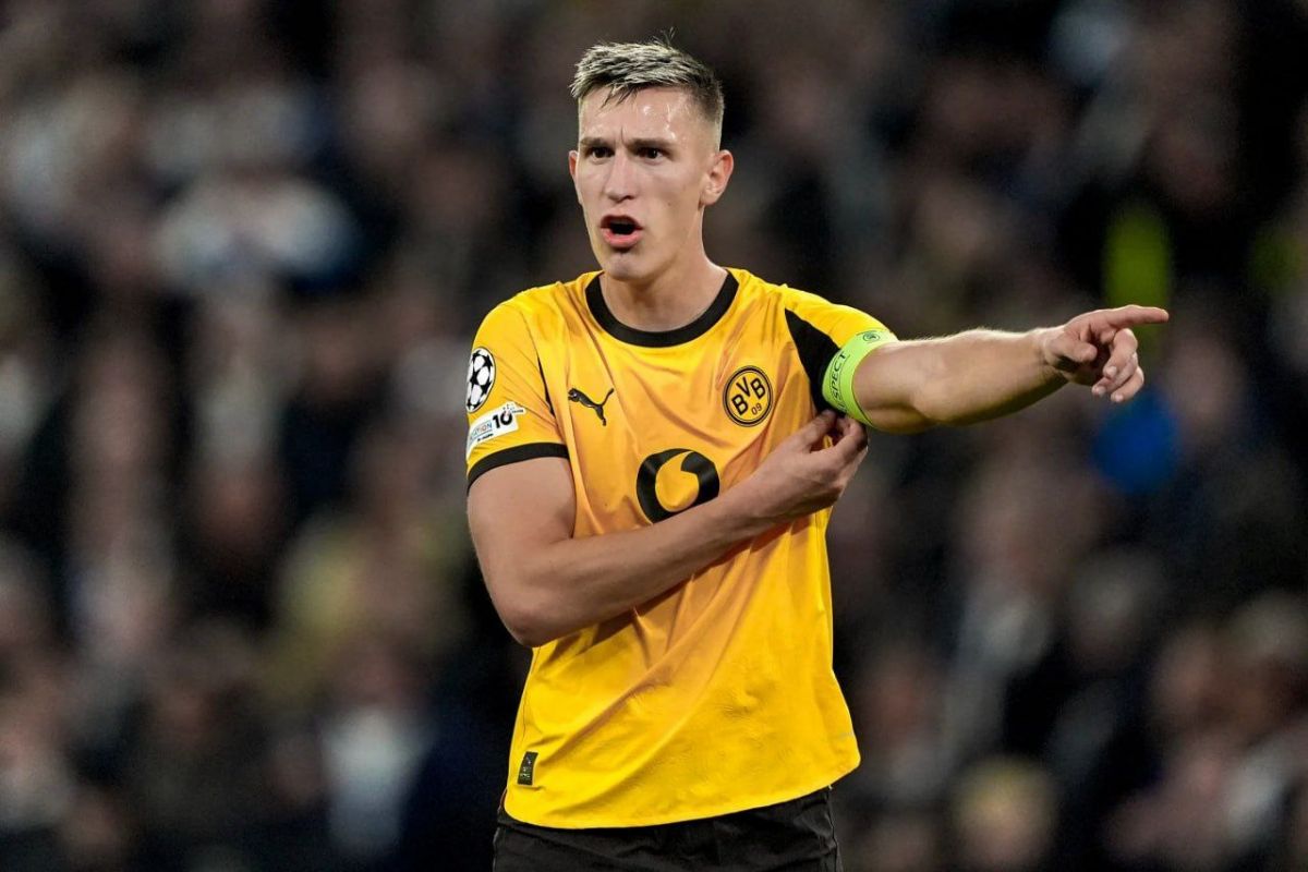 اصرار زیاد هانسی فلیک برای جذب ستاره خط دفاعی دورتموند