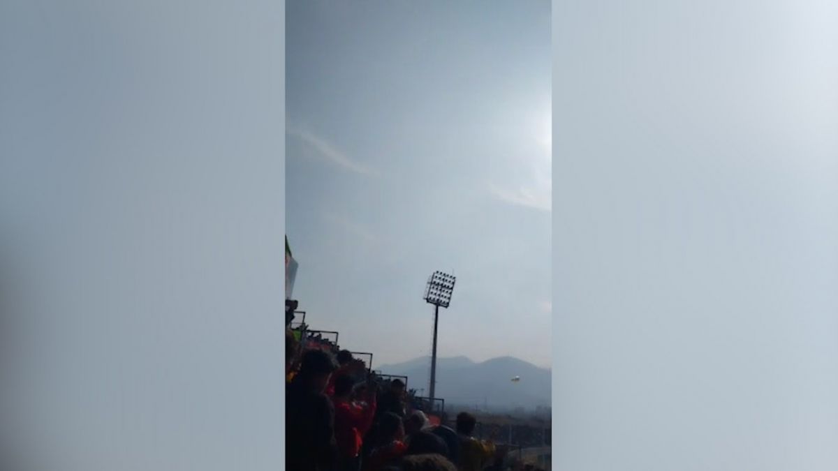 درگیری و سنگ اندازی در ورزشگاه امام خمینی(ره) اراک پیش از شروع دربی