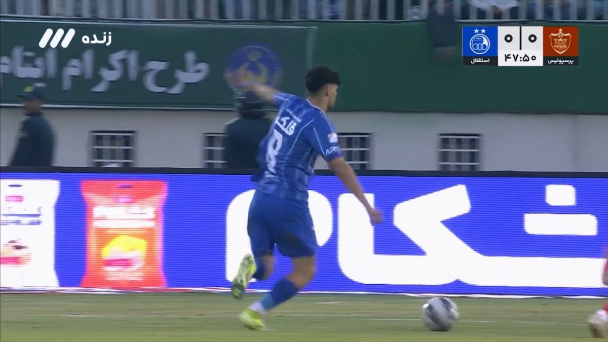 اشتباه بازیکنان پرسپولیس و شوت رزاقی نیا که با واکنش نیازمند همراه بود