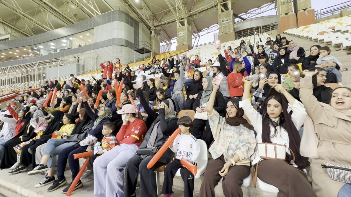 حال و هوای بانوان در ورزشگاه فولاد آرنا