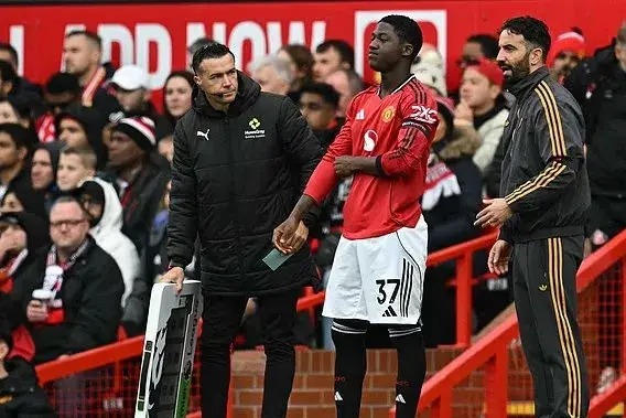 حمله تند اسطوره منچستریونایتد به آموریم: او مزخرف می‌گوید!