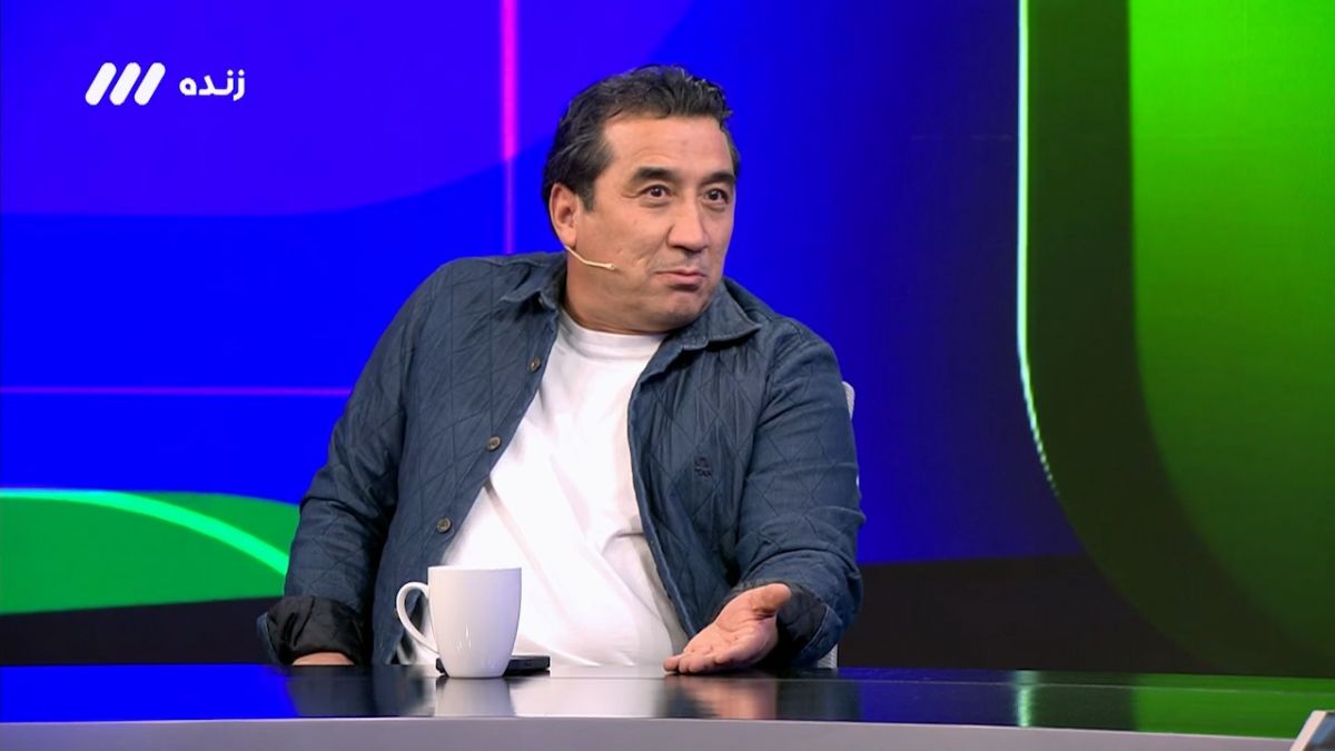 خداداد عزیزی: فکر میکنم دوربین های وی ای آر خاموش است