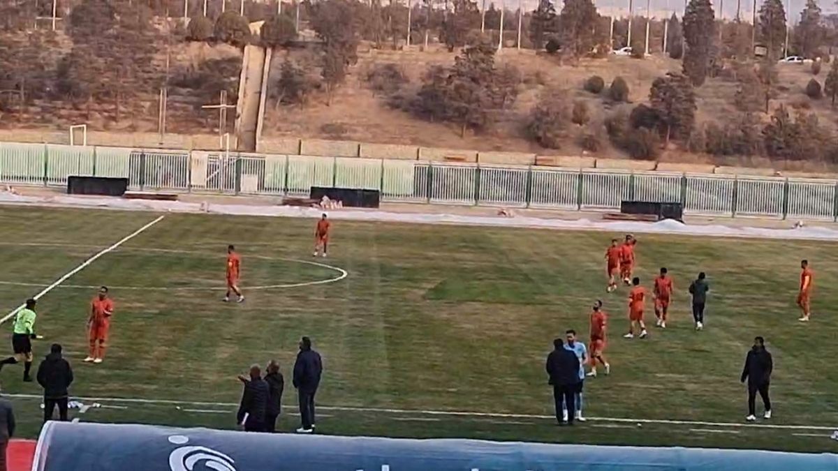 حواشی بازی نیروی زمینی در مقابل مس شهر بابک در لیگ یک