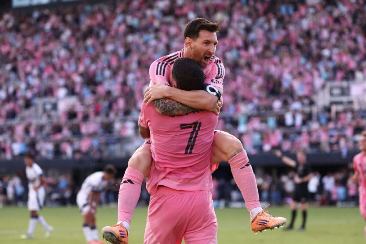 حالا مسی بر بام فوتبال آمریکا ایستاده است