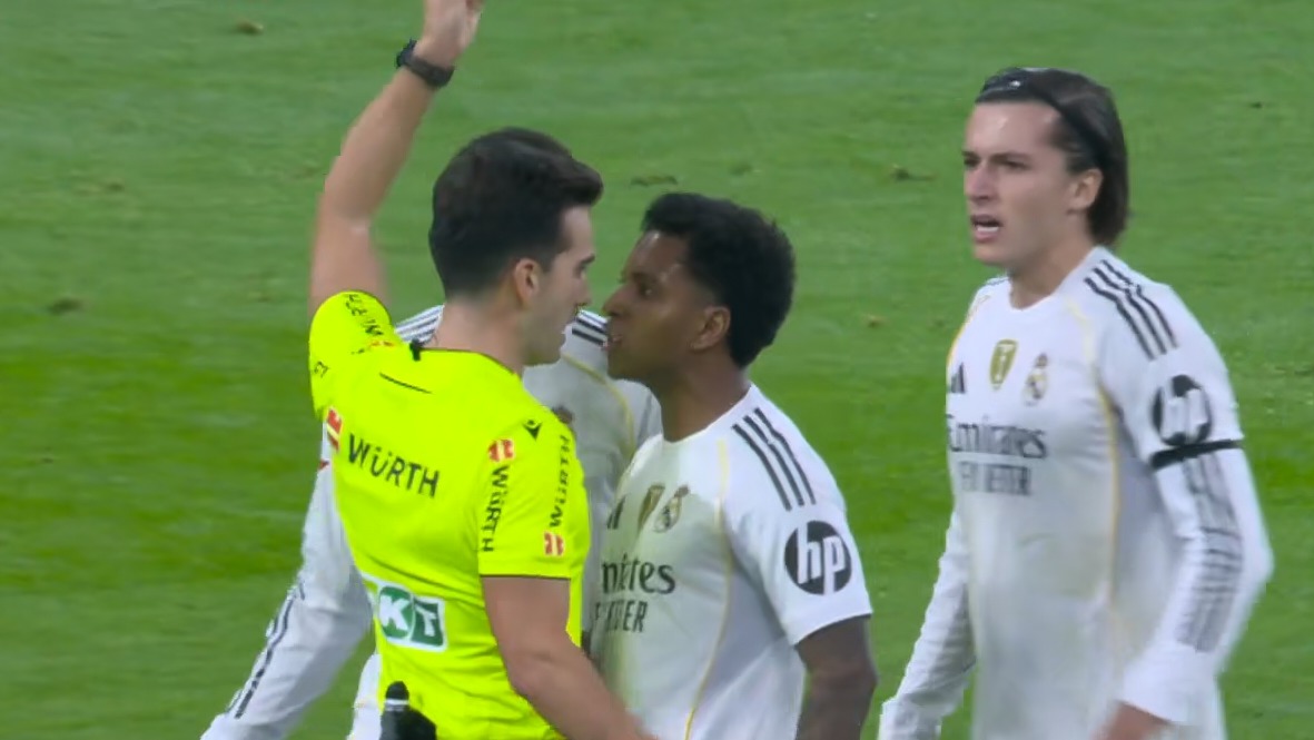 دقیقه 91/ 2 کارت قرمز و 3 کارت زرد برای بازیکنان رئال مادرید مقابل سلتاویگو در یک دقیقه