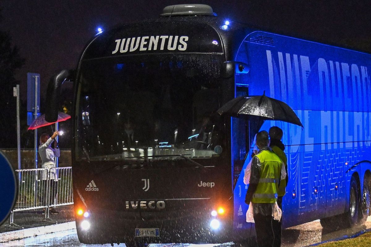 حمله هواداران خشمگین ناپولی به اتوبوس یوونتوس