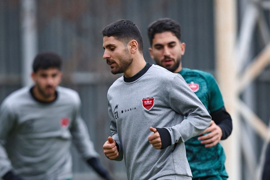 دو روایت متفاوت از غیبت عمری در لیست پرسپولیس