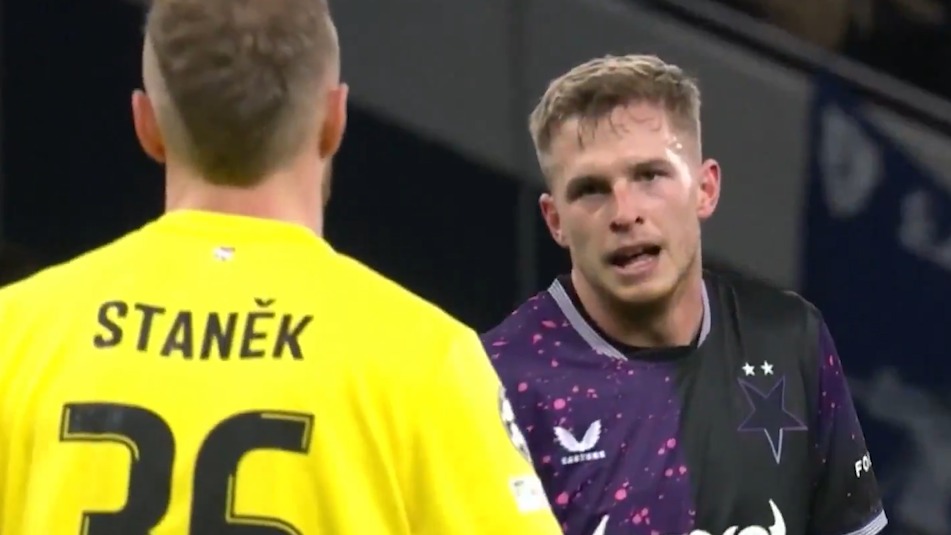 گل اول تاتنهام به اسلاویا پراگ (گل به خودی)