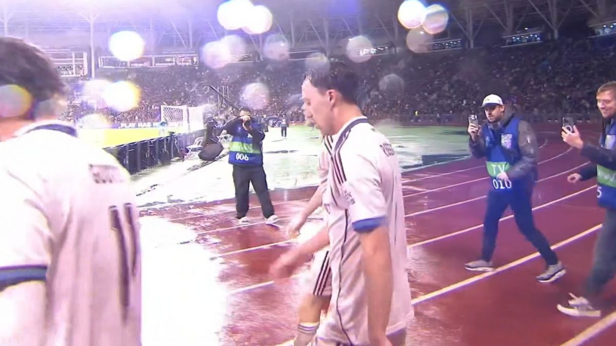 گل سوم آژاکس به قره باغ (گایی)