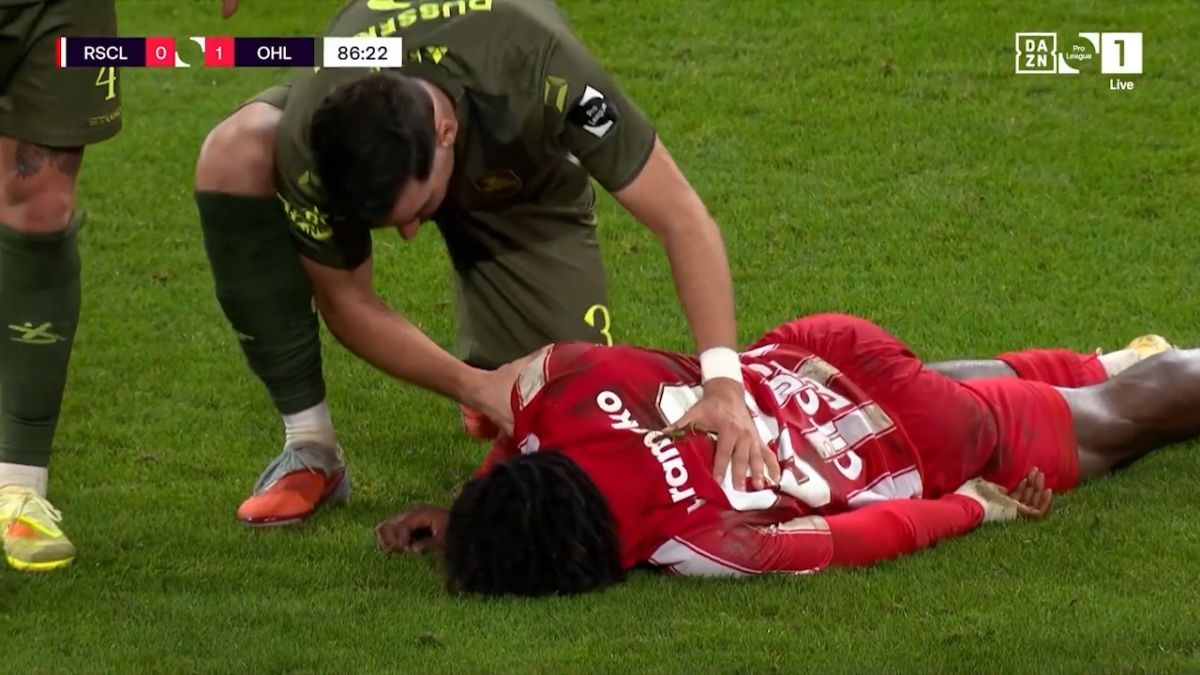 مصدومیت دردناک بازیکن استاندارد لیژ در لیگ بلژیک