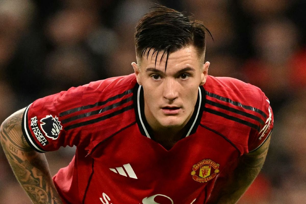 ادامه دوری ستاره منچستریونایتد از میادین به دلیل مسمومیت غذایی