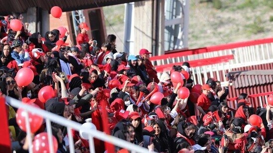 دیدار تراکتور - پیکان صرفاً با حضور زنان برگزار میشود