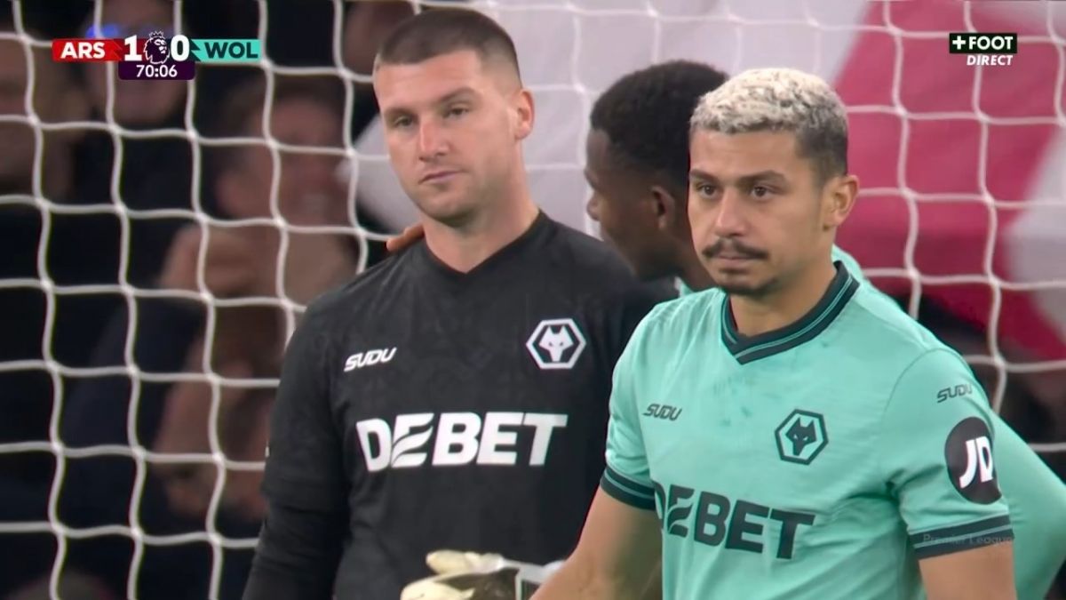 گل اول آرسنال به ولورهمپتون (گل به خودی عجیب دروازه بان)