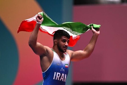 جایزه پدیده سال کشتی فرنگی به غلامرضا فرخی رسید