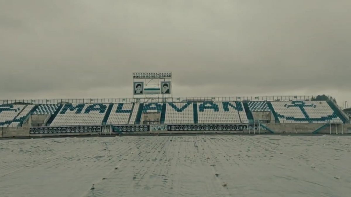 کاور کشی ۲۳ آذر ماه چمن ورزشگاه زندهیاد سیروس قایقران