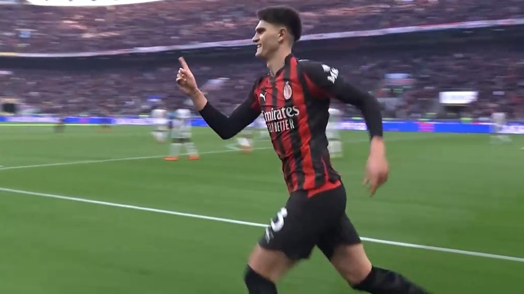 گل اول میلان به ساسولو (داویده بارتساگی)