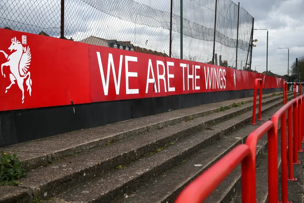 درگیری فیزیکی در انگلیس؛ آسیبدیدگی سرمربی و بازداشت مظنون