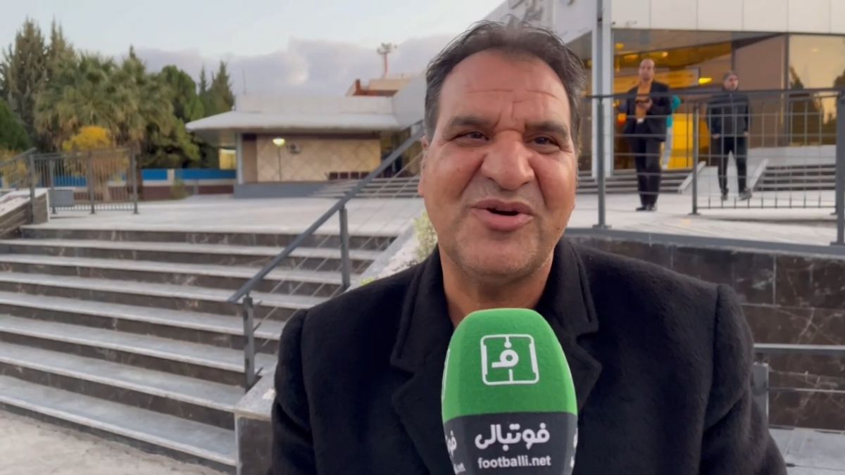 گفت و گو با هواداران هواداران خیبر و استقلال در فرودگاه اراک