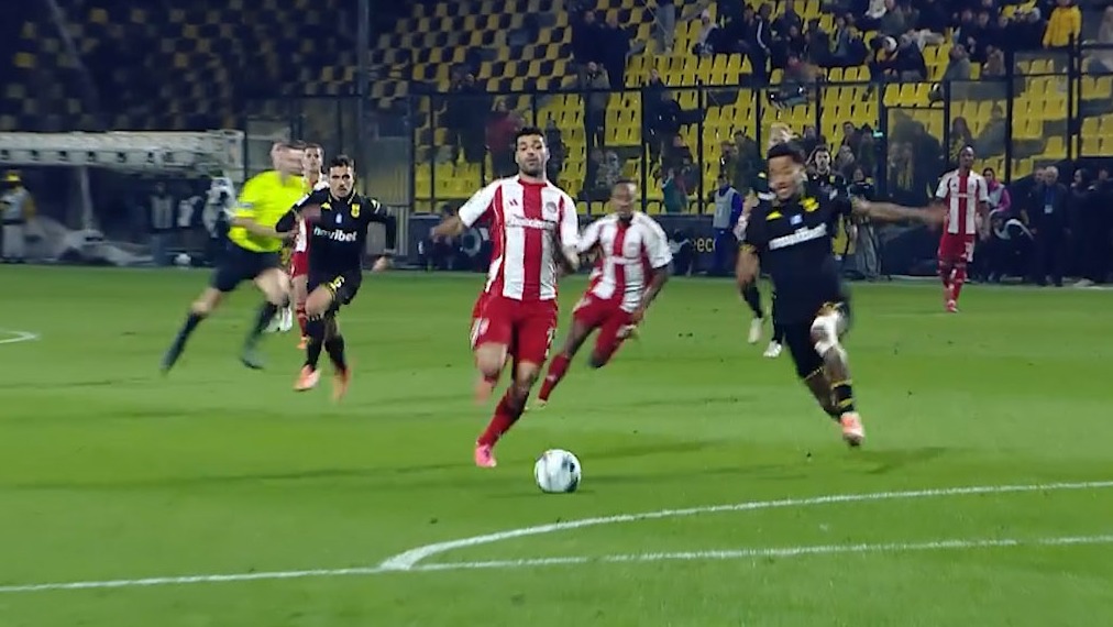 مهدی طارمی باعث اخراج بازیکن آریس سالونیکی شد