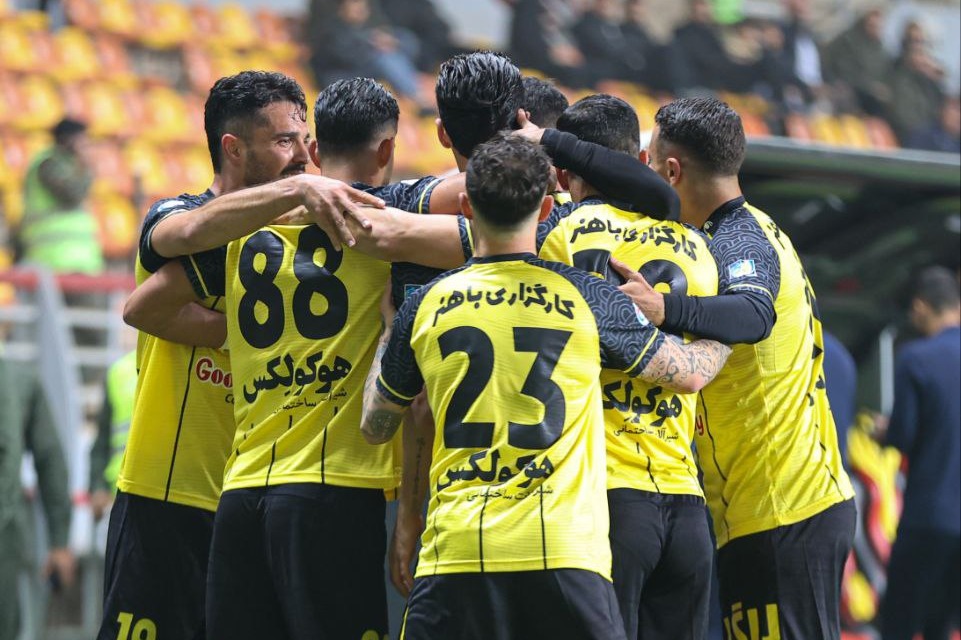 محرم و سپاهان تخته گاز به سوی قهرمانی نیم فصل!