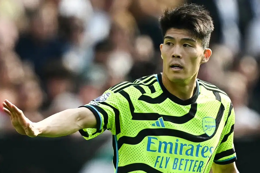 رسمی؛ مدافع سابق آرسنال به آژاکس پیوست