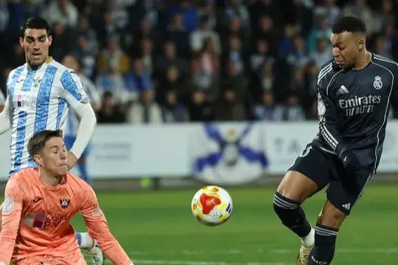 ادعای دروازه‌بان تالاورا: رئال مادرید مقابل ما وقت تلف می‌کرد