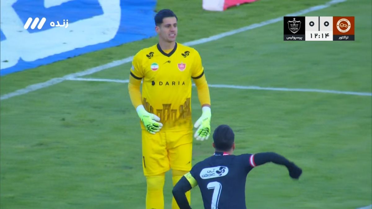 دومین اشتباه در خط دفاعی پرسپولیس و واکنش زیبای نیازمند در مصاف تک به تک با هاشم نژاد