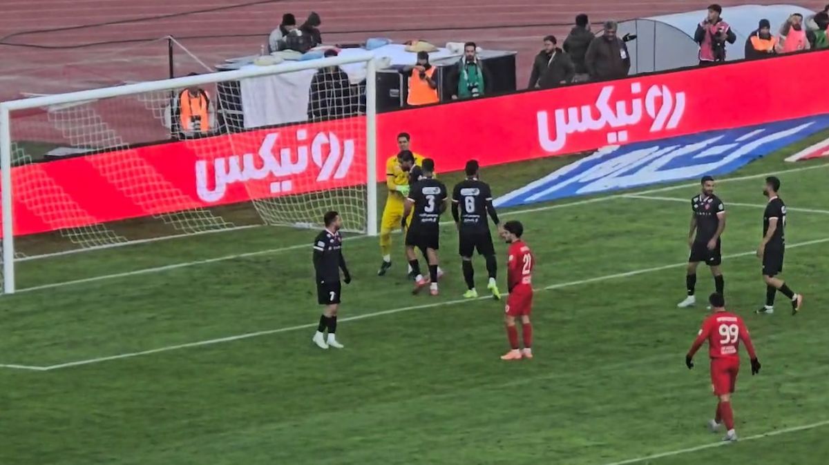 سیو فوقالعاده پیام نیازمند و نجات دروازه پرسپولیس از زاویه دوربین فوتبالی