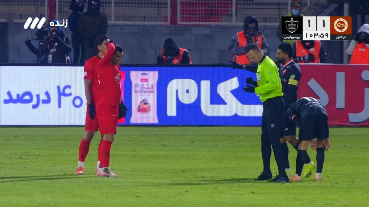 کارت زرد دوم و اخراج محمد نادری مقابل پرسپولیس