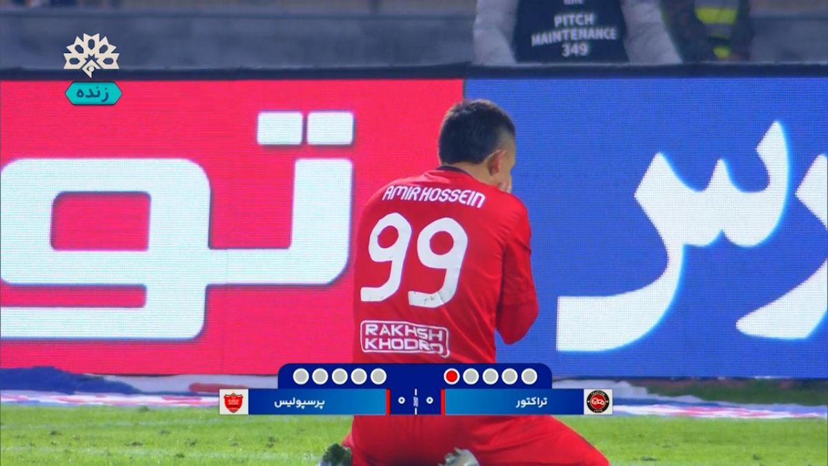 ضربه پنالتی امیرحسین حسین زاده به تیر دروازه برخورد کرد
