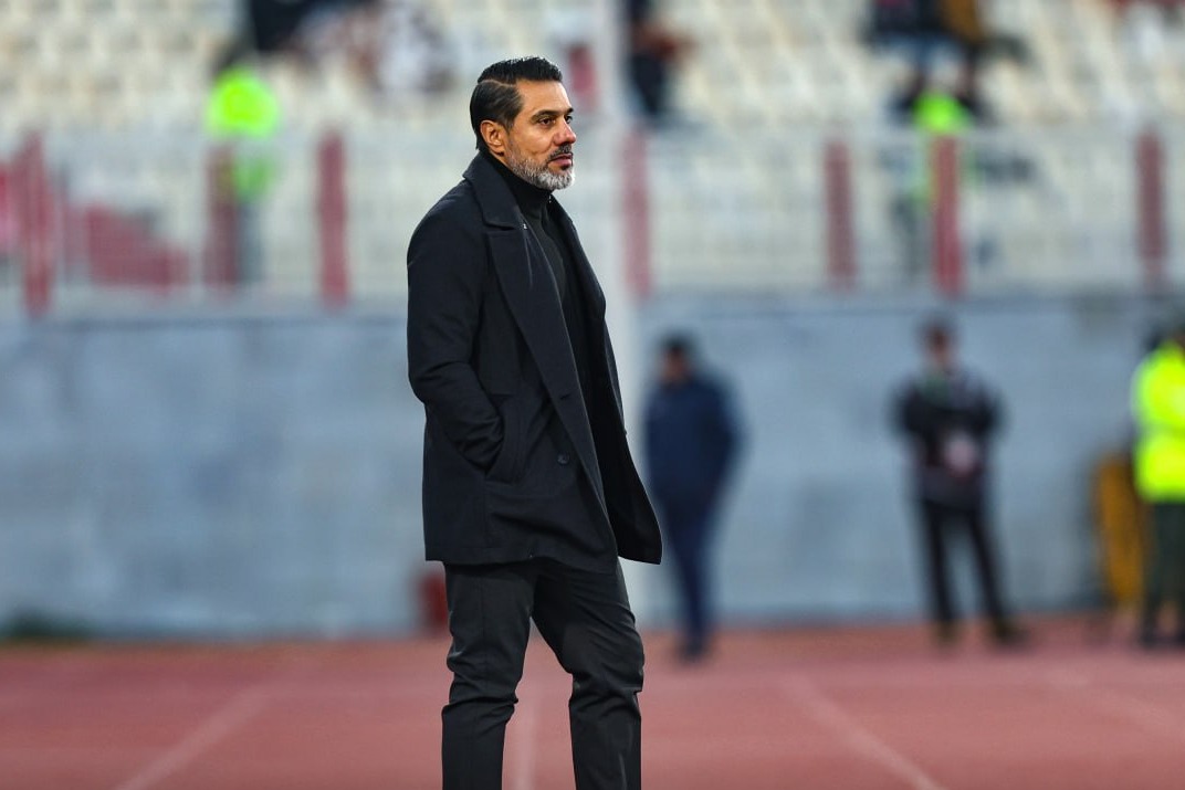 پیروانی: تنها سرپرستی هستم که کل ورزشگاه علیه من فحاشی میکند