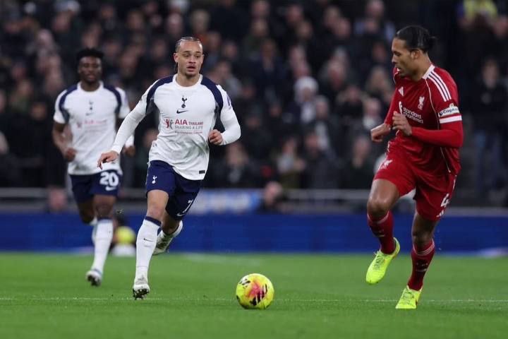 عذرخواهی رسمی ژاوی سیمونز پس از اخراج مقابل لیورپول